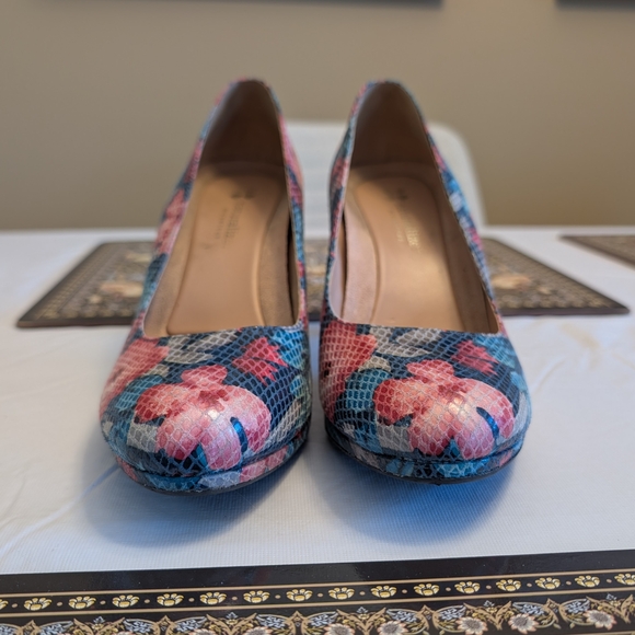 Naturalizer Heels - Picture 3 of 6